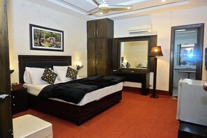 Deluxe Double Room | Soundproofing, iron/ironing board, free WiFi