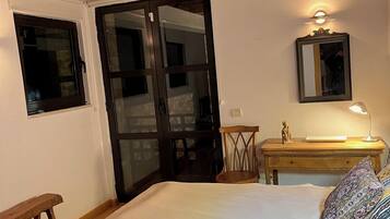 2 bedrooms, desk, iron/ironing board, WiFi