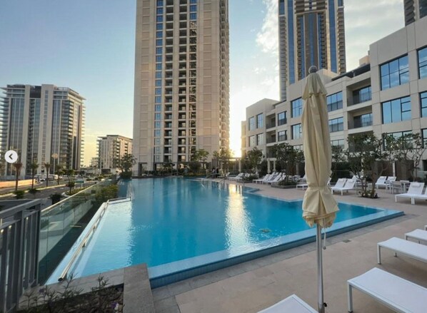 Pool - Charming 3BR at 17 Icon Bay Dubai Creek Harbour by Deluxe Holiday Homes (Dubai)