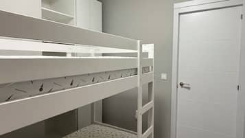 3 dormitorios, tabla de planchar con plancha, wifi y ropa de cama