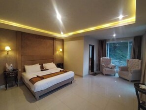 Deluxe Double Room | Soundproofing, iron/ironing board, free WiFi - Manila Heights Hotel (Balakot)