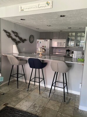 Private kitchen - Cozy 2 bedroom condo steps away from the bay & a quick drive to St. Pete Beach. (St. Petersburg)