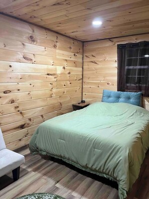 2 bedrooms, desk, free WiFi, bed sheets