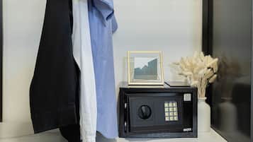 Ropa de cama de alta calidad, colchones con pillow-top y escritorio