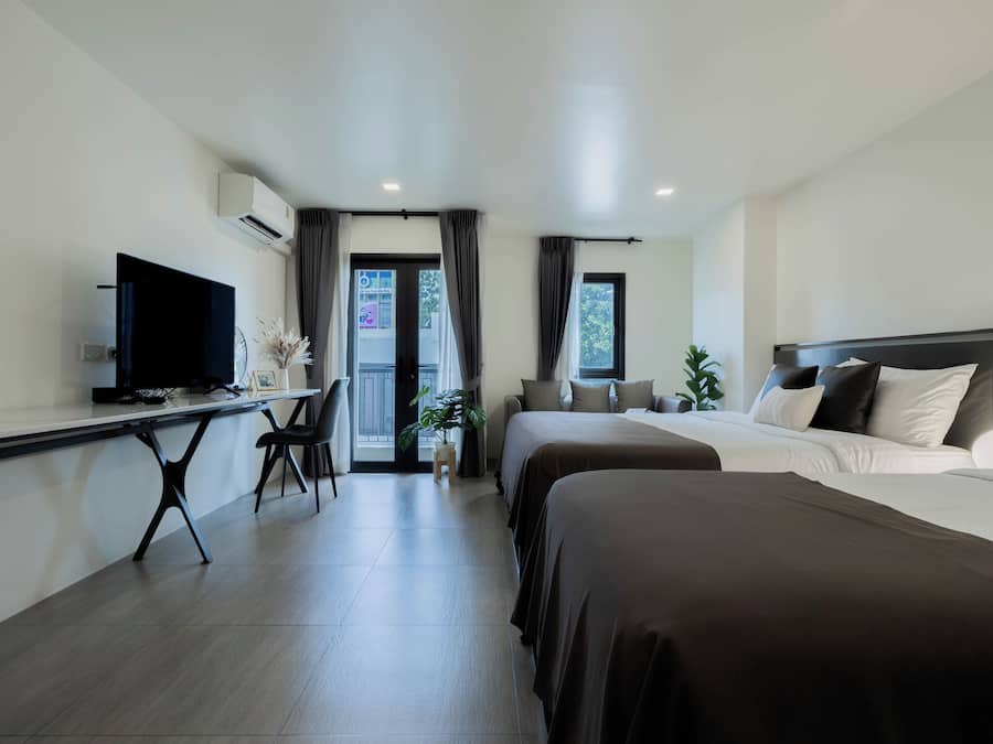 Family Room | Premium bedding, pillow-top beds, desk, laptop workspace