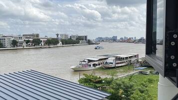 ห้องซูพีเรียทวิน | 1 ห้องนอน, เครื่องนอนระดับพรีเมียม, เตียงพร้อมฟูกเสริมที่นอน, โต๊ะทำงาน