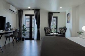 Exclusive Double Room | Premium bedding, pillowtop beds, desk, laptop workspace - NORN Riverside Bangkok Hotel (Bangkok)