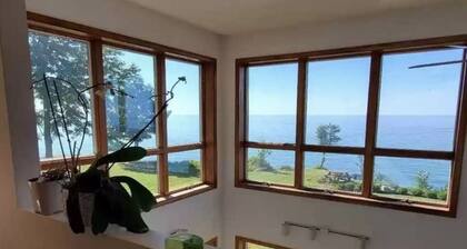 Lakeside Resort Home: Sunsets, fishing, paddling - pet friendly