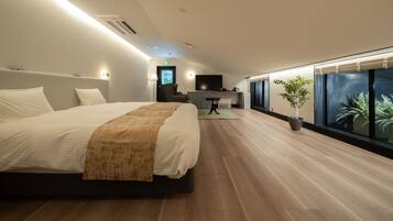 Attic Room, Non Smoking | In-room safe, free WiFi, bed sheets