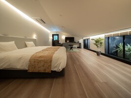 Attic Room, Non Smoking | In-room safe, free WiFi, bed sheets