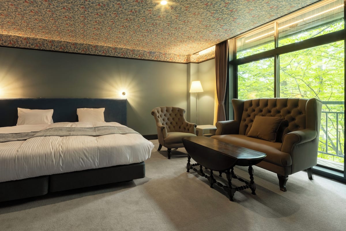In-room safe, free WiFi, bed sheets