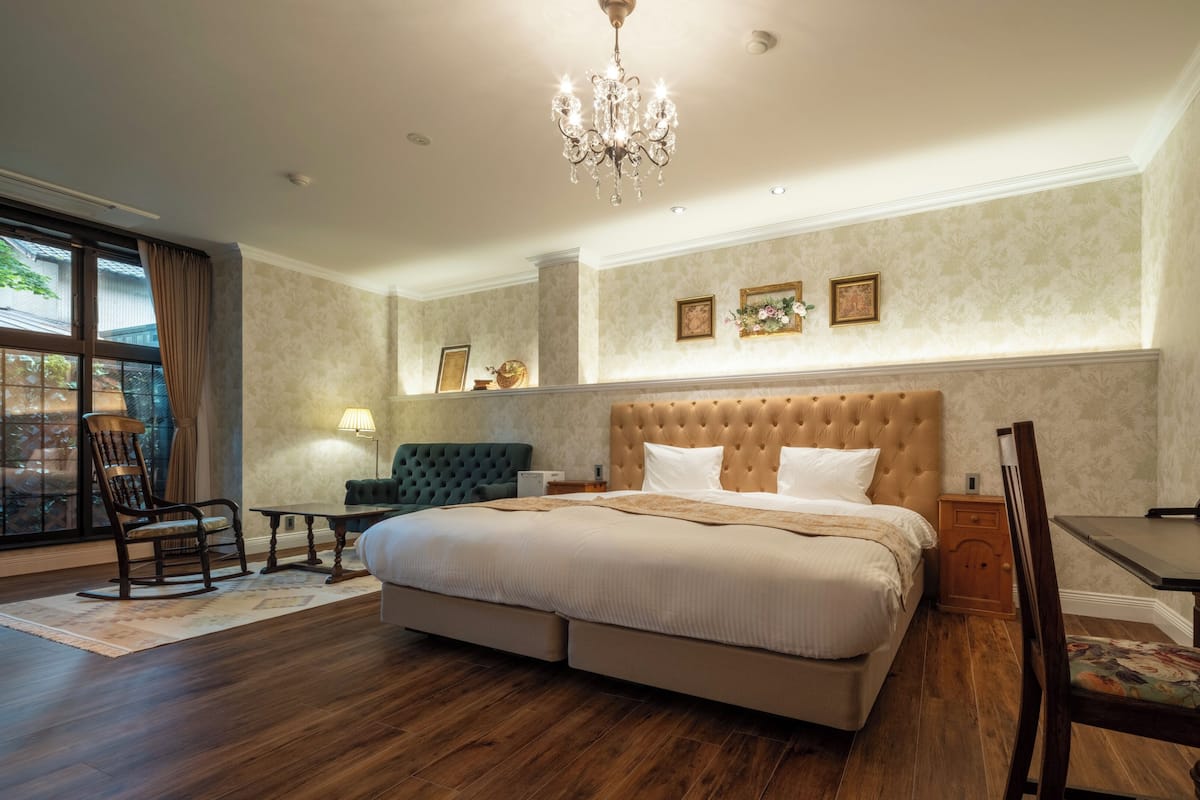 In-room safe, free WiFi, bed sheets