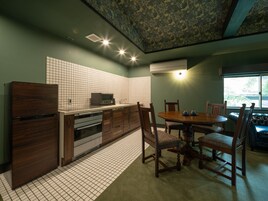 Kitchen Suite, Non Smoking | In-room safe, free WiFi, bed sheets