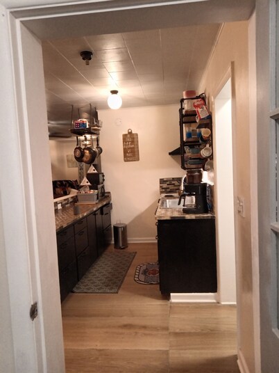 2nd floor Apt centrally located. a block from court house, post office, library!