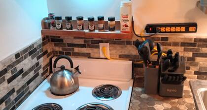 2nd floor Apt centrally located. a block from court house, post office, library!
