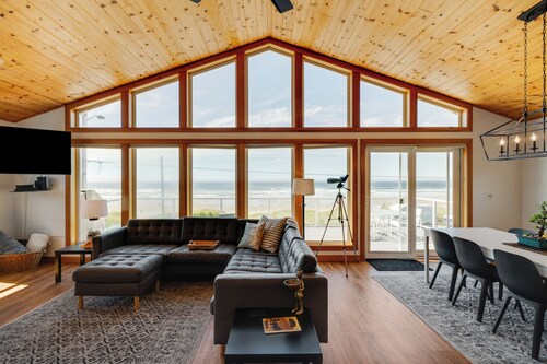 Right on the Beach, Hot Tub, Dogs OK, Firepit, Fenced Yard, Amazing Kitchen!