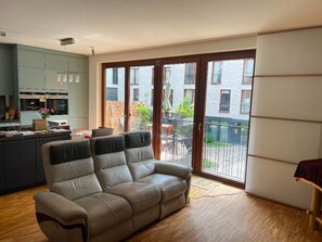 Lejlighed - 2 queensize-senge | Opholdsområde