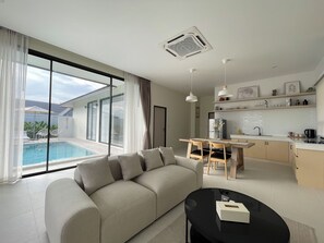 TV - Villa with private pool, 2 bedrooms and a kitchen in Pattaya B2 (Muang Pattaya)