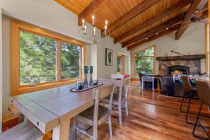 Dining - Pine Hollow Lodge in Dollar Point (Tahoe City)