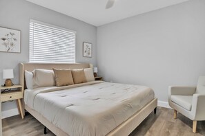 3 habitaciones, caja de seguridad en la habitación y escritorio 