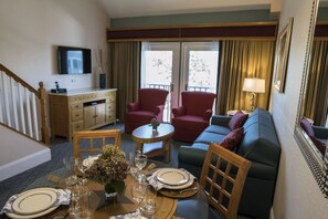 Living area - Vacation week at Cape Code in stunning resort (Yarmouth)