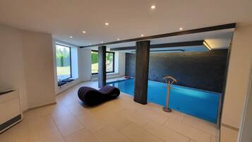 Inomhuspool och uppvärmd pool