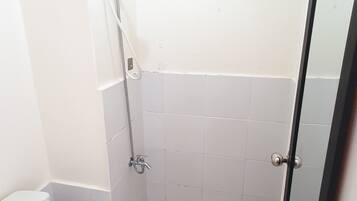 Badekåper, tøfler, håndklær og såpe