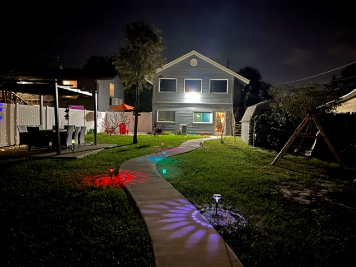 Beach to Bay Bungalow - midway btw downtown and St. Pete Beach!  Pet friendly!