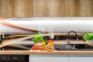 Appartement Deluxe | Cuisine privée | Réfrigérateur, four, plaque de cuisson, lave-vaisselle