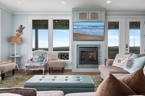 House, 4 Bedrooms | Living area