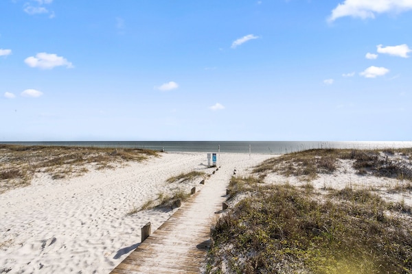 Solstolar och strandhanddukar