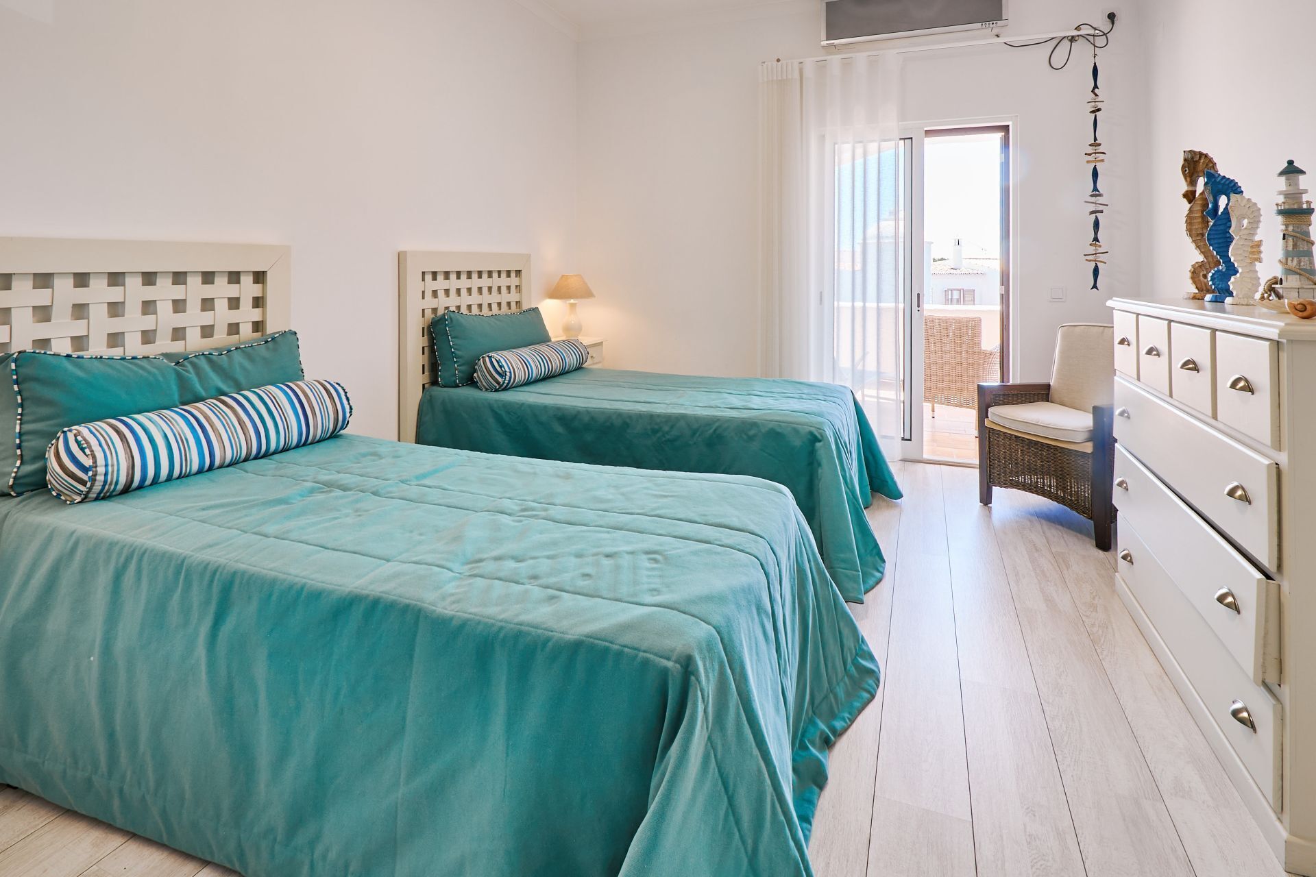 2 slaapkamers, een strijkplank/strijkijzer, gratis wifi, beddengoed