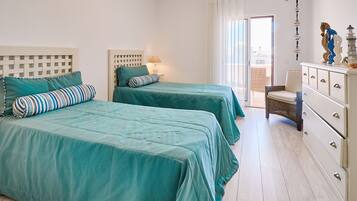 2 slaapkamers, een strijkplank/strijkijzer, gratis wifi, beddengoed