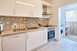 Private kitchen - Casa da Praia with pool area
 (Porches)