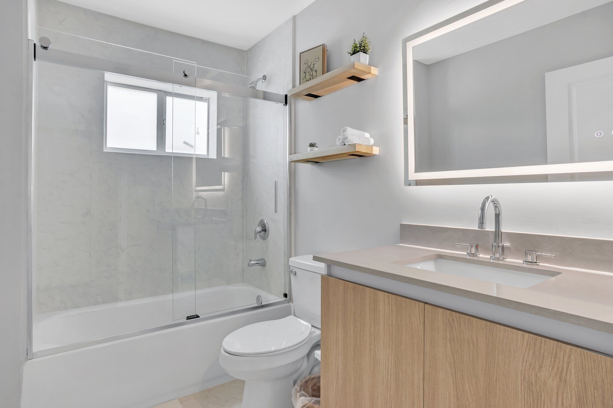 Séchoir à cheveux, serviettes fournies, savon, shampooing