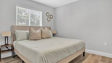 3 bedrooms, in-room safe, desk, iron/ironing board