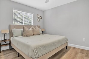 3 Schlafzimmer, Zimmersafe, Schreibtisch, Bügeleisen/Bügelbrett