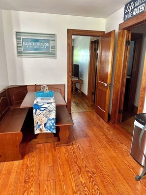 Interior - ESVA Down by the Sea & Pet Friendly (Onancock)