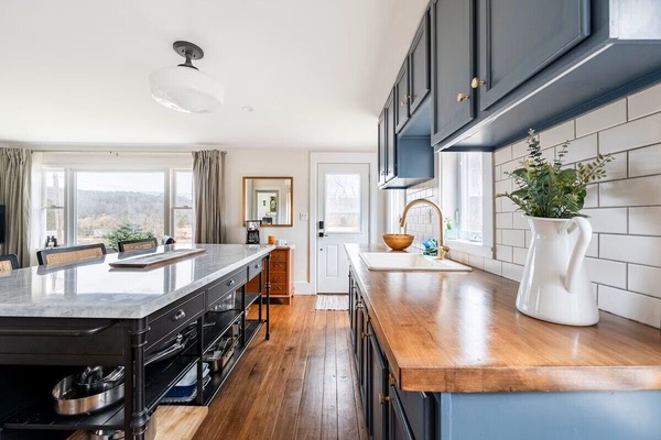 Microondas, horno, placa de cocina