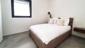 3 habitaciones, escritorio, tabla de planchar con plancha y wifi gratis 
