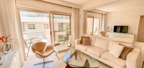 Smart TV - Ramat Yam Marine - Two Bedroom Apartment, Sleeps 4 (Tel Aviv-Yafo)