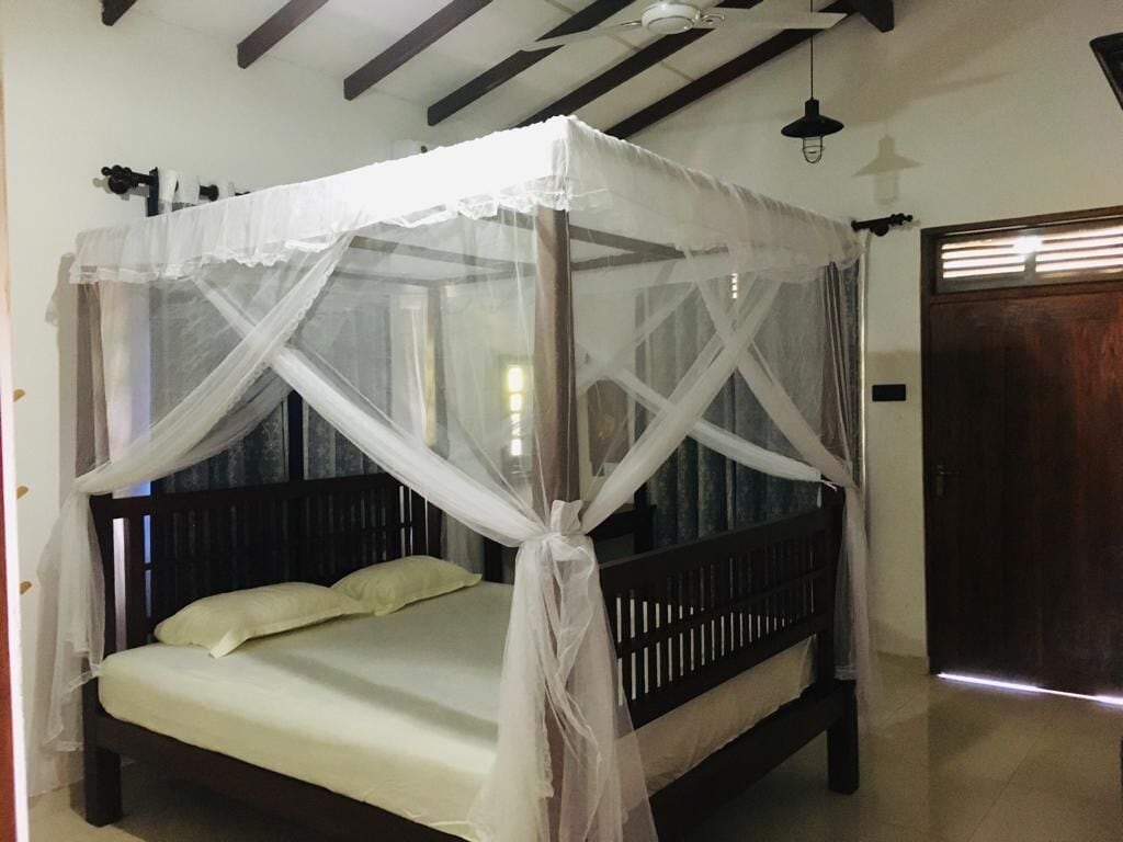 Comfort Double Room | Desk