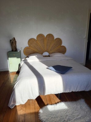 4 habitaciones, tabla de planchar con plancha, wifi y ropa de cama