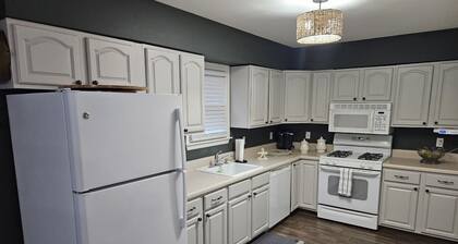 NEW LISTING!!! NEWLY RENOVATED 3 BEDROOM TOWNHOME BETWEEN BEACH AND BAY