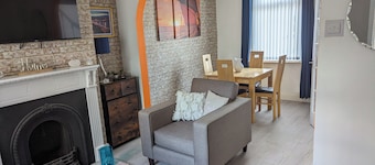Fantastic Location to Ebrington Sq and City Centre