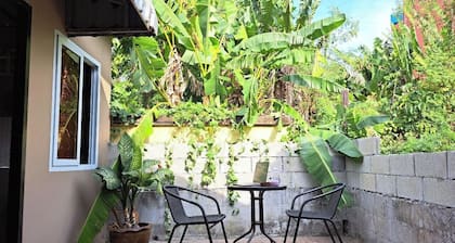 Getaway near Patong Beach, shops and restaurants. Homey, private, and memorable.