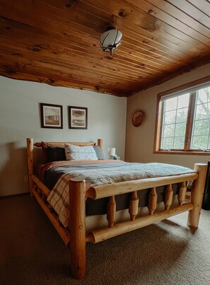 4 bedrooms, travel cot, WiFi, bed sheets