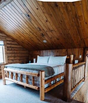 4 bedrooms, travel crib, WiFi, bed sheets