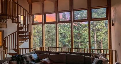 New listing! Modern ski retreat 2min to skiing! Dog friendly! 4bed3bath hottub