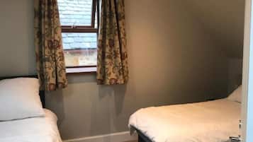 House | 2 bedrooms, iron/ironing board, free WiFi, bed sheets